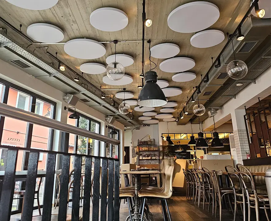 Restaurant mit Deckenakustik