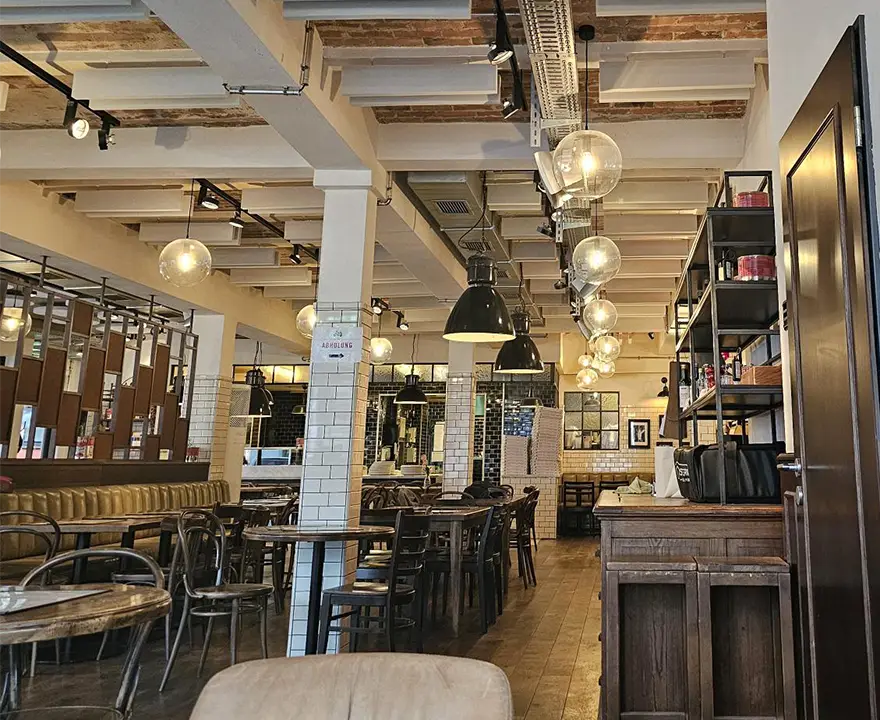 Restaurant mit akustischer Trennwand