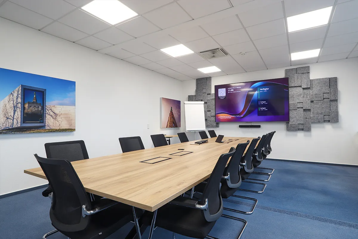 3D Wandakustikpaneele in einem Konferenzraum