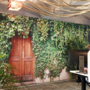 akustisches Wandbild mit Holztür in einem Büro der gevekom