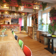 Küche bunt und fröhlich bei der gevekom